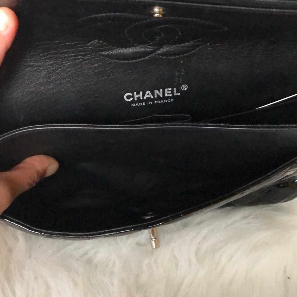 Authentic Chanel Patent Quilted Purse!! - Picture 7 of 9